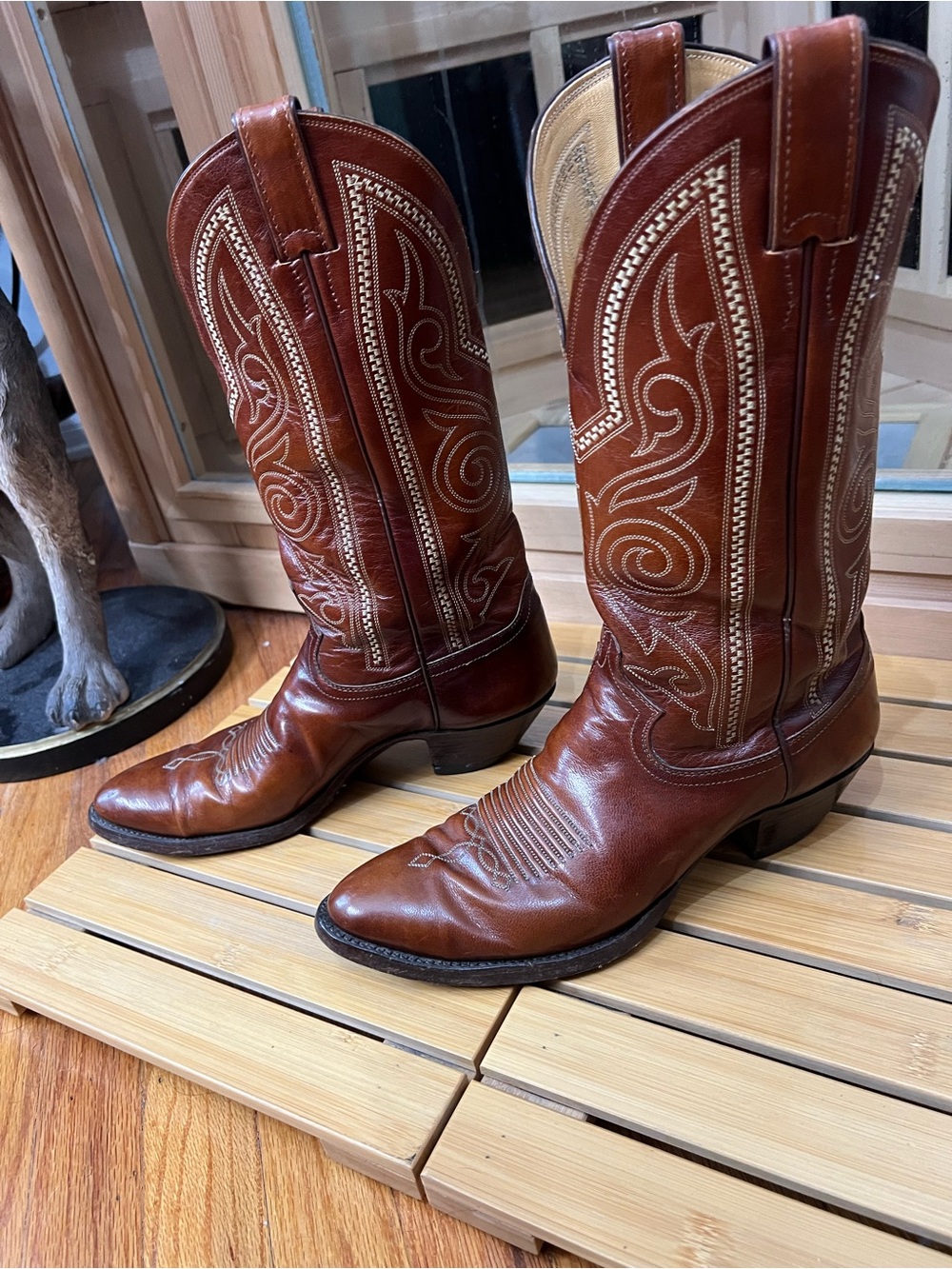 Justin Men's Brown Leather Cowboy Boots beautiful stitching size 8.5D
